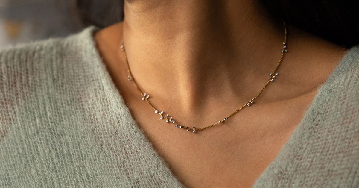 Minimalist Diamond Necklace Type: Styling tips for a clean look 